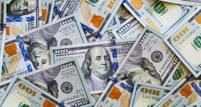 El dólar blue retrocedió por primera vez en la semana | Economía
