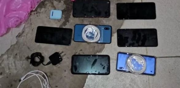 Detuvieron a un agente del Servicio Penitenciario que intentaba ingresar celulares para los presos en una cárcel de Santa Fe | Actualidad