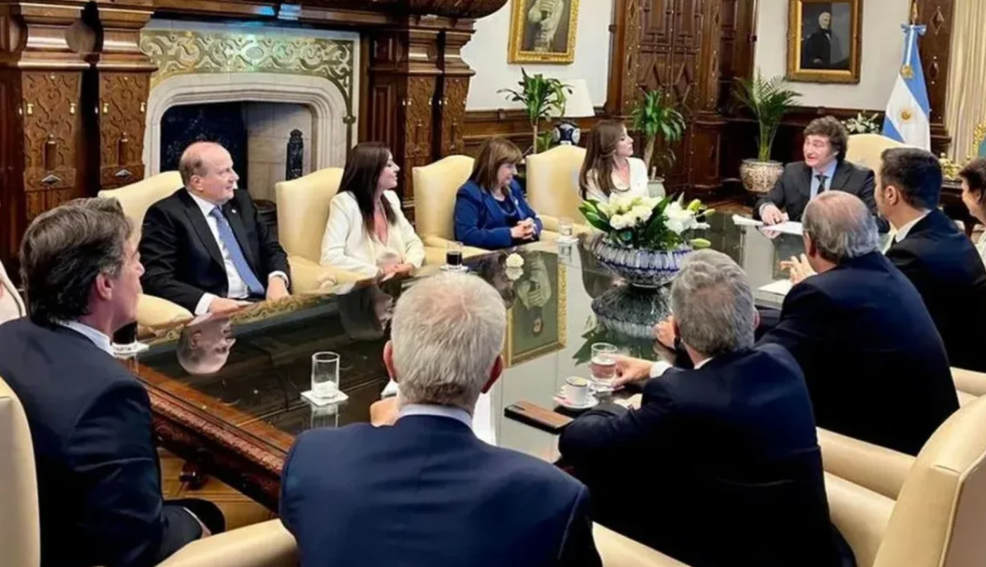 Tras el rechazo del DNU en el Senado, Milei reúne a su equipo con Menem y Villarruel incluidos | Política y economía