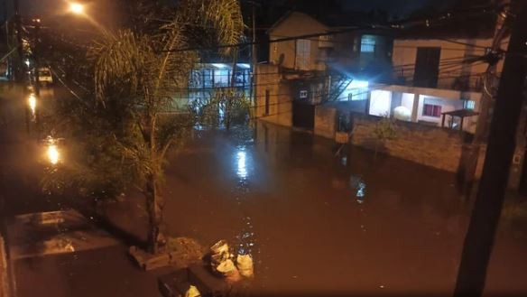 Temporal en el AMBA: una mujer muerta, inundaciones y voladura de techos | Actualidad