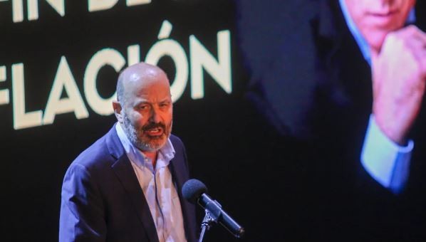 Sturzenegger defendió la política fiscal y negó que se esté aplicando un "ajuste" | Política y economía