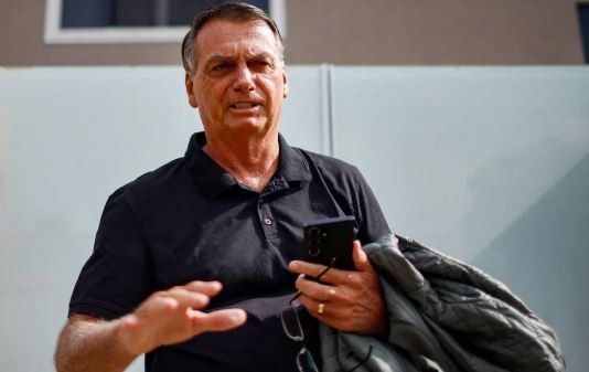 Bolsonaro pasó dos noches en la embajada húngara tras retención de pasaporte | Internacionales