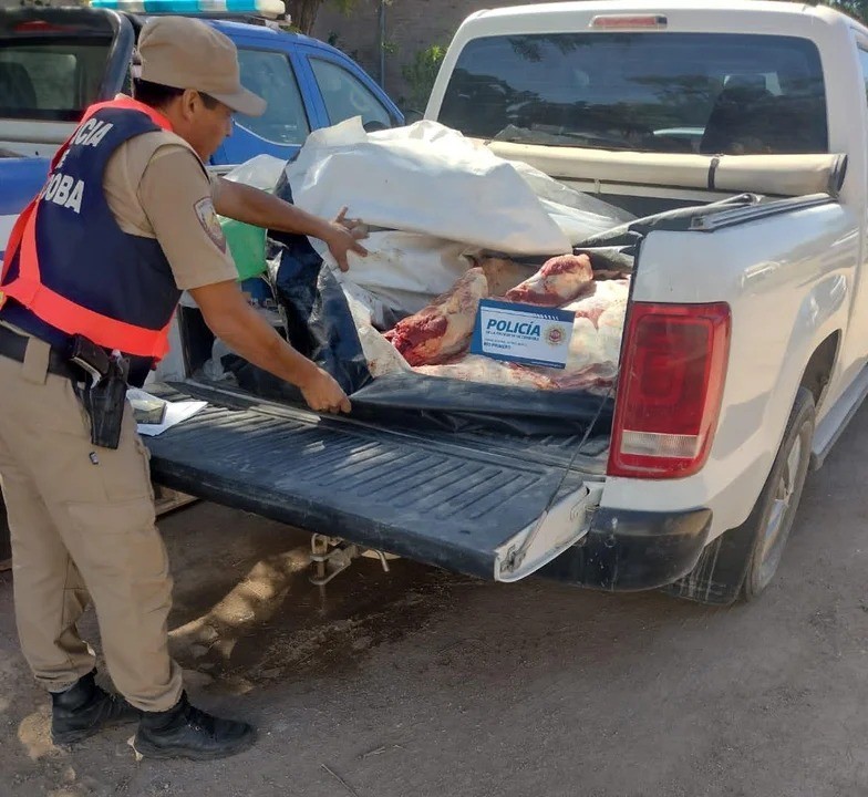 La policía decomisó 160 kilos de carne faenada de manera ilegal en Córdoba | Córdoba