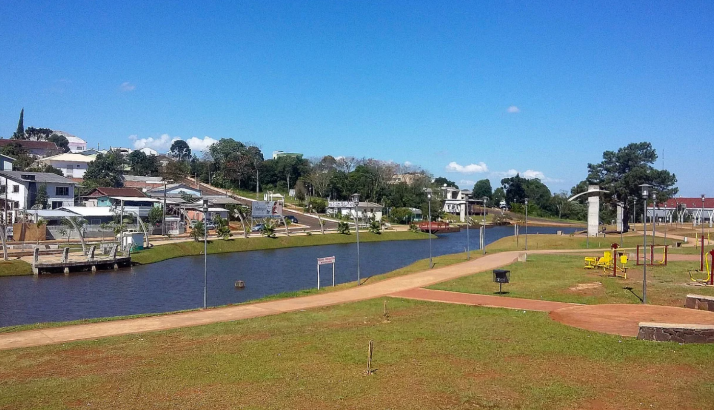 Argentina y Brasil "comparten" una ciudad: su frontera es una calle con un mini obelisco | Actualidad