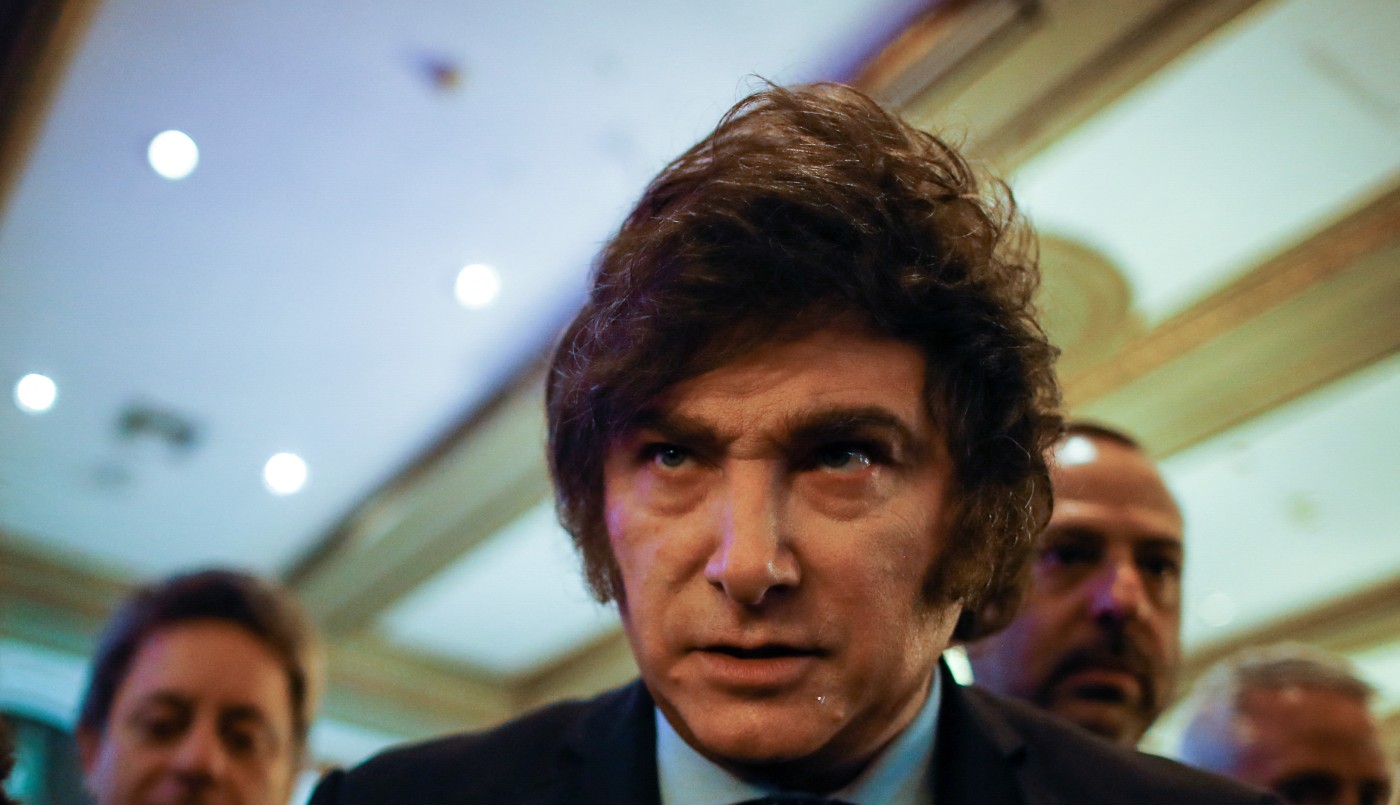 Milei confirmó que el Gobierno dará de baja 70 mil contratos de empleados públicos | Política y economía