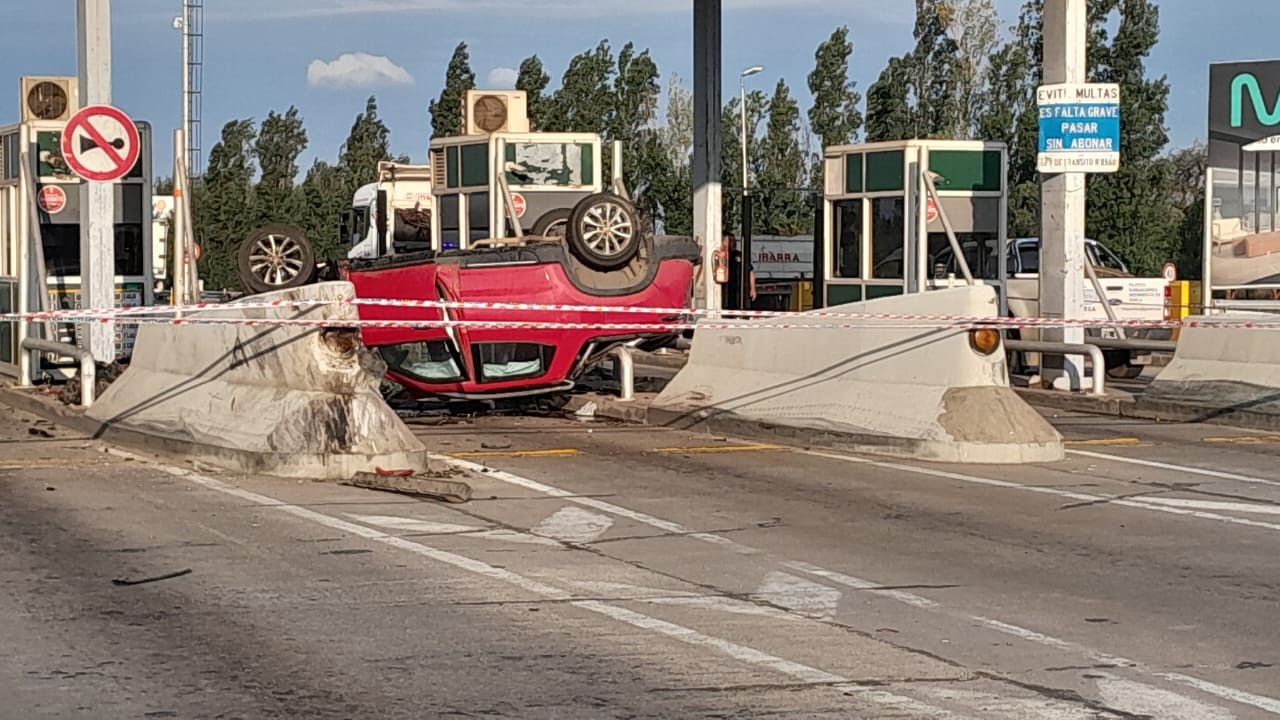 Murió un hombre tras chocar contra uno de los muros en el peaje Córdoba - Carlos Paz | Córdoba