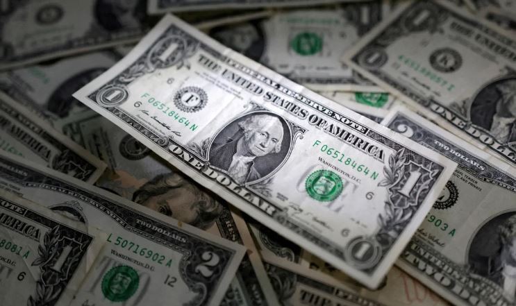 El dólar blue volvió a retroceder y cerró marzo con una caída de $20 | Política y economía