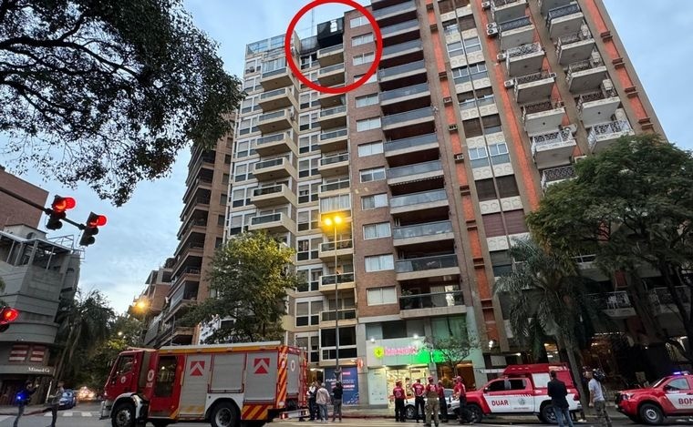 Trágico incendio: un jóven murió tras saltar del balcón del piso 12 | Córdoba