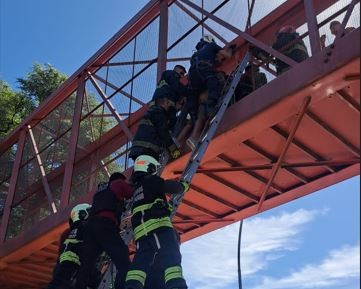 Salvataje en la General Paz: amenazó con lanzarse desde uno de los puentes | Actualidad