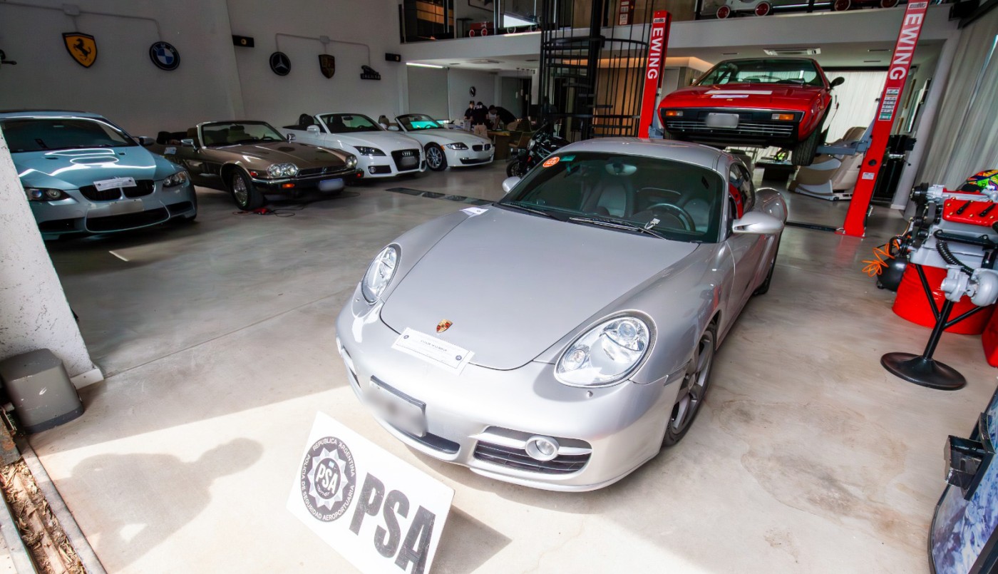 Golpe millonario en Córdoba: la PSA incautó 7 autos de lujo, miles de dólares y armas | Córdoba