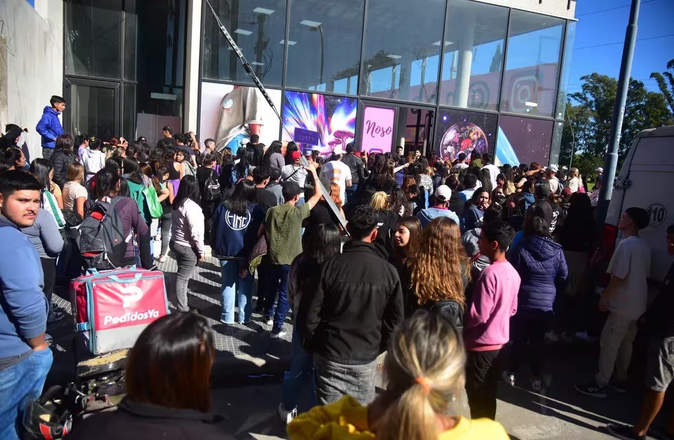 La Municipalidad clausuró un local de que abrió sus puertas sin habilitación y generó inconvenientes en la vía pública | Córdoba