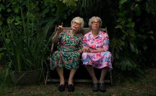 "Cae la noche tropical": una comedia que expone las miserias de cuatro vecinas | Espectáculos