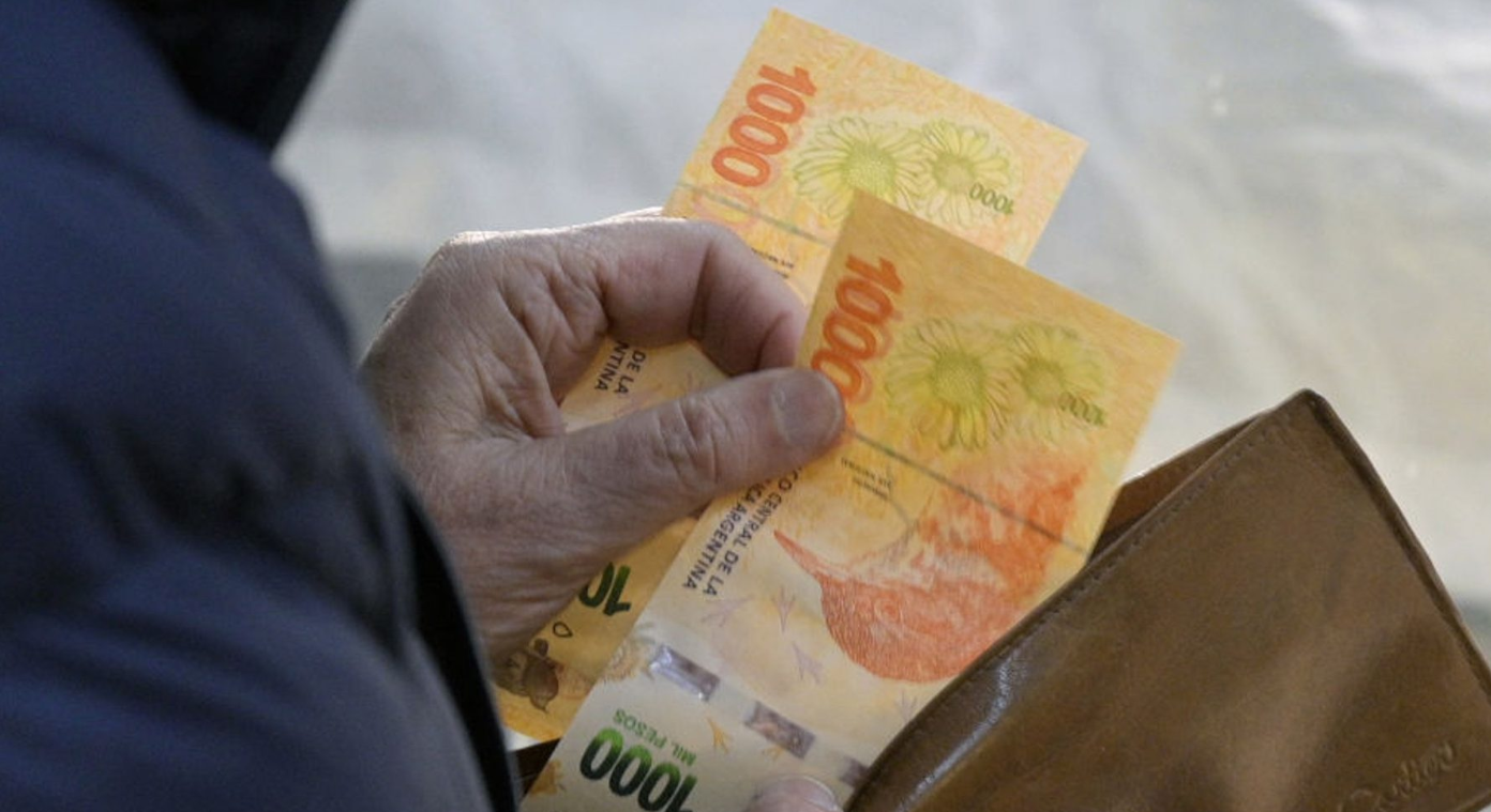 Salarios: acumulan caída del 23,9% en 4 meses y se acercan al piso del final de la convertibilidad | Política y economía