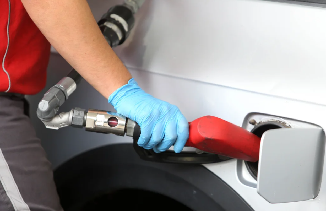 Suba de precios y recesión: cayó la venta de combustibles | Política y economía