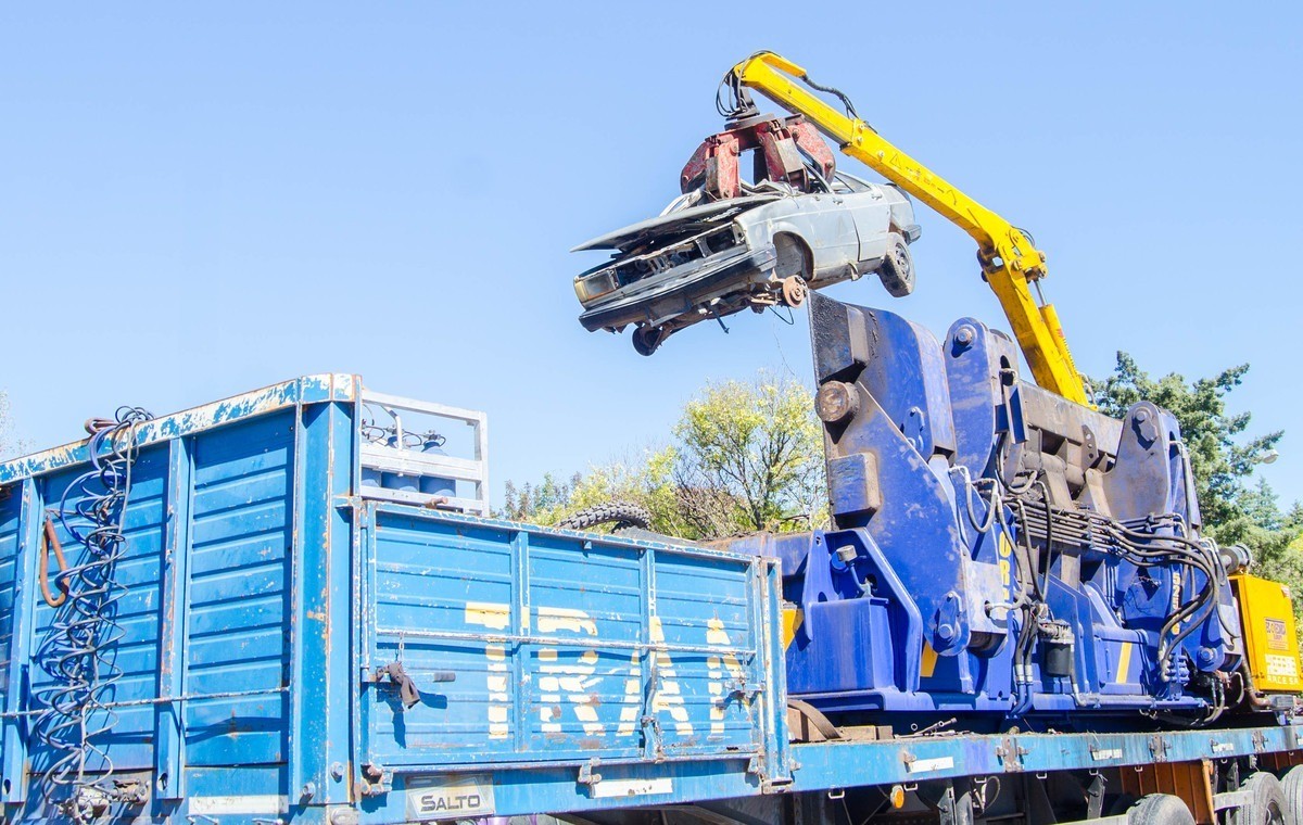 Córdoba continúa con la compactación de autos y motos irrecuperables | Córdoba