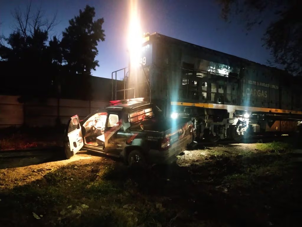 Córdoba: una camioneta fue embestida por un tren | Córdoba