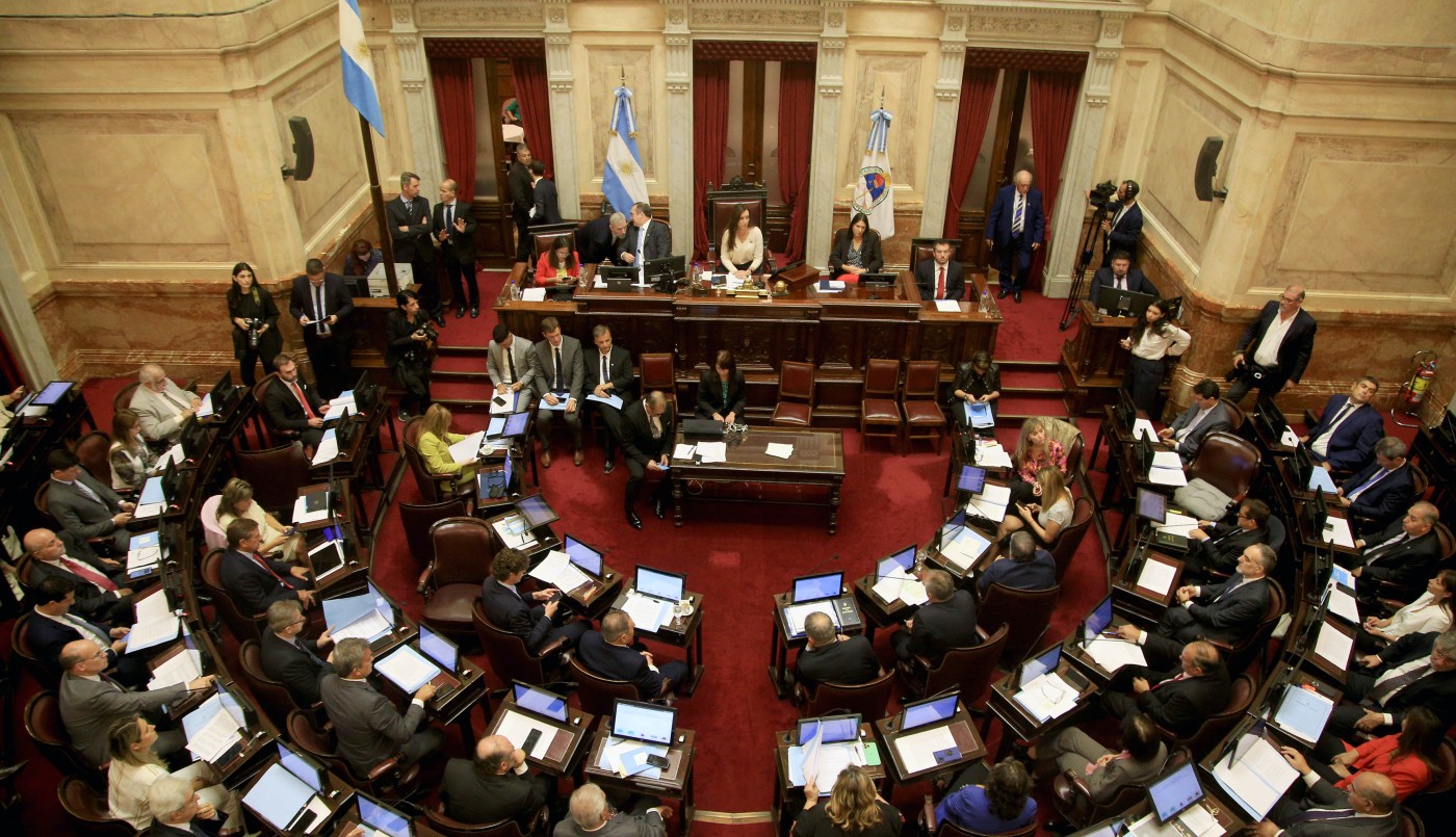 Además del aumento de 165%, los senadores se auto otorgaron un aguinaldo en sus dietas | Política y economía