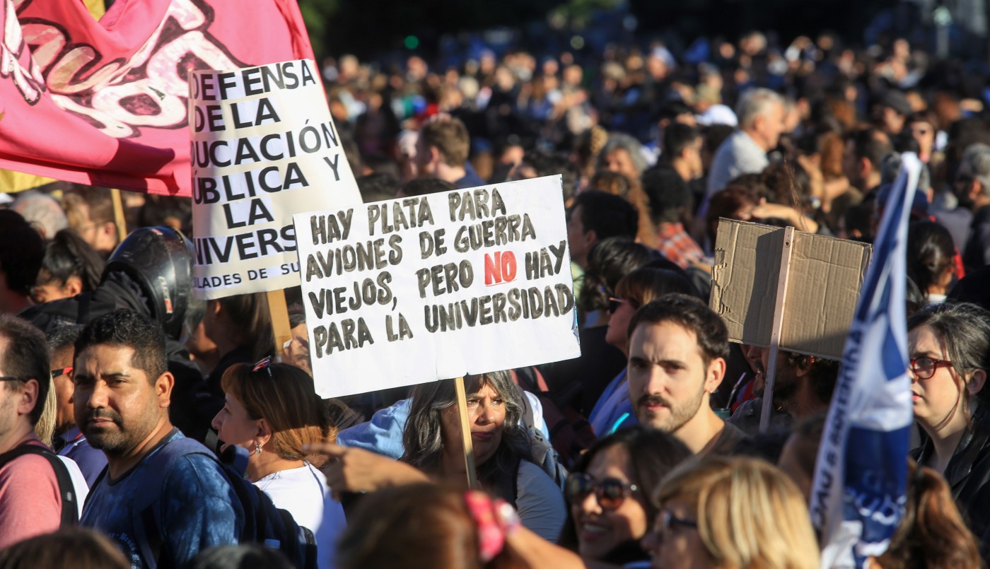 Marcha por la universidad pública: miles de estudiantes se movilizan hacia la Plaza de Mayo | Política y economía