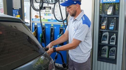 Por la actualización de un impuesto, las naftas aumentarían un 8% más en mayo | Política y economía