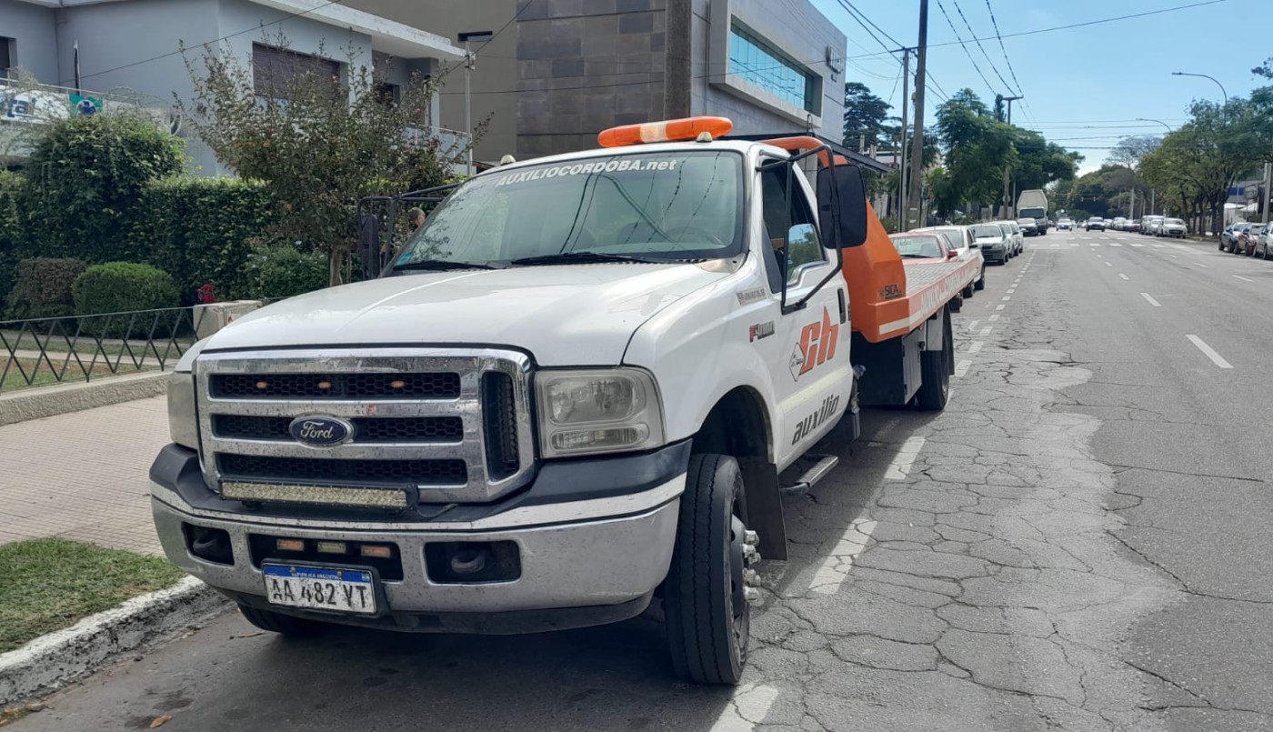 Las compañías de seguro ya no ofrecerán grúa y auxilio mecánico: qué dicen las aseguradoras en Córdoba | Córdoba