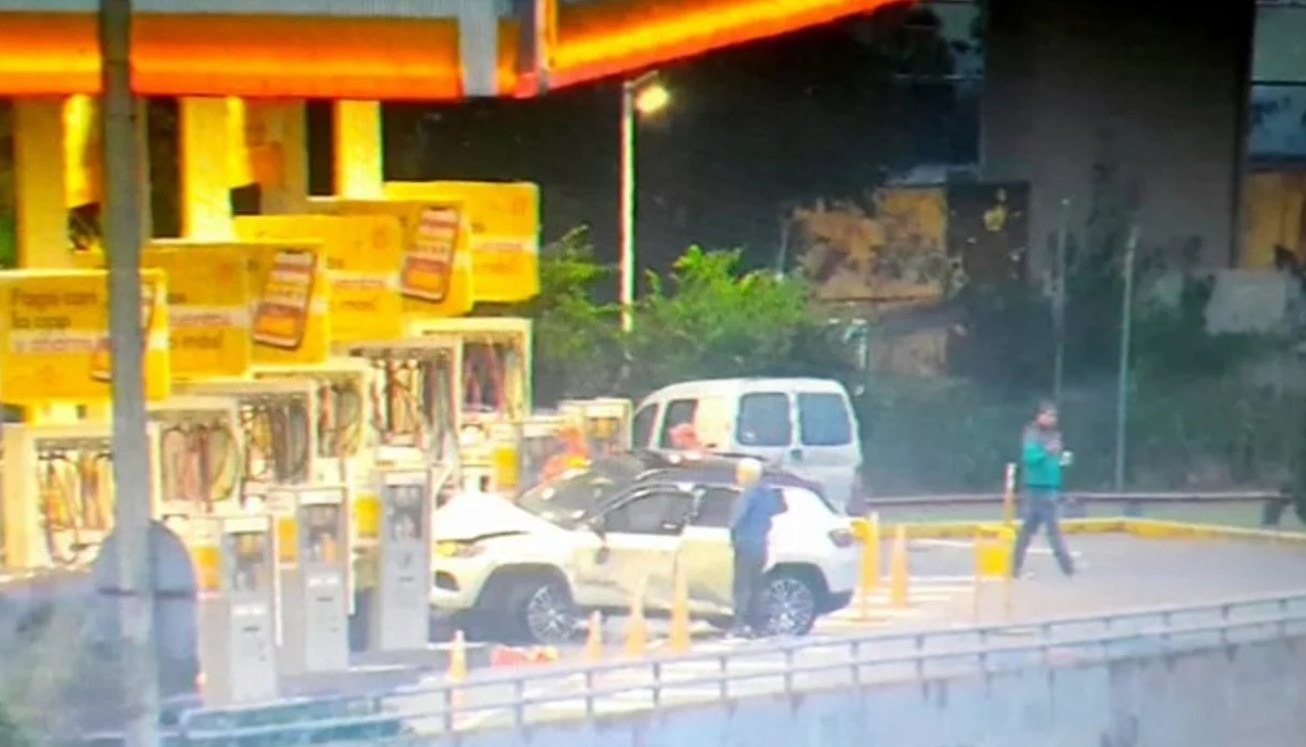 Tras salir campeón, un futbolista de Estudiantes chocó un surtidor en una estación de sercicio | Deportes