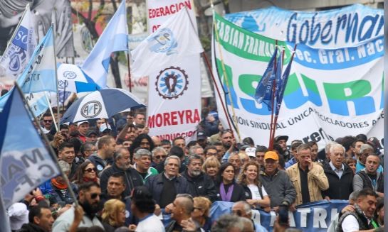 Casi 30 allanamientos y varios imputados por extorsión para concurrir a manifestaciones sociales | Política y economía