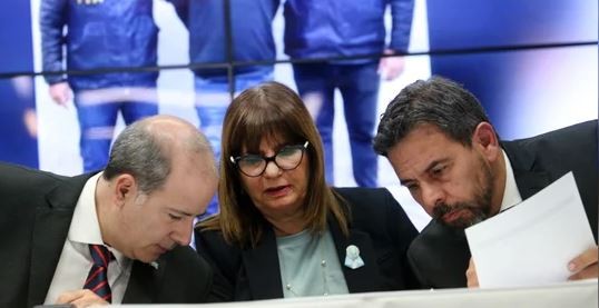 Bullrich: "En los allanamientos se encontró dinero y elementos probatorios" | Política y economía