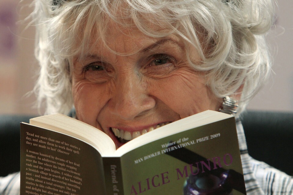 Murió la escritora canadiense Alice Munro, Nobel de Literatura en 2013 | Internacionales