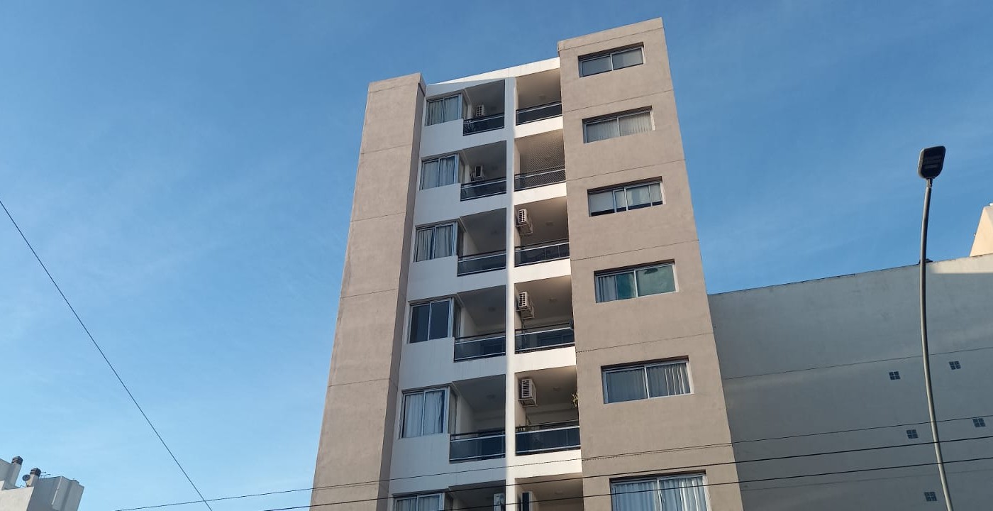 Un niño de tres años bajo siete pisos solo y sobrevivió | Córdoba