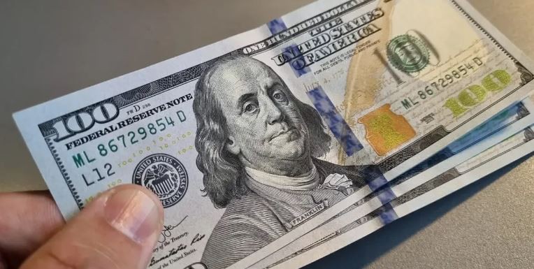 Tras la baja de tasas, el dólar blue subió $30 y alcanzó los $1.100 | Política y economía
