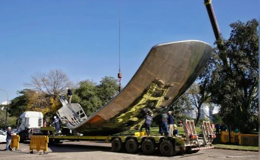 Trasladaron para reparar los pétalos dañados de la Floralis Genérica | Política y economía