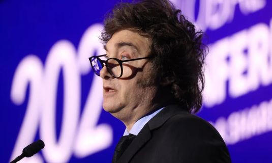 Milei llegó a España para apoyar al partido Vox, en medio de cruces con el Gobierno de Sánchez | Política y economía