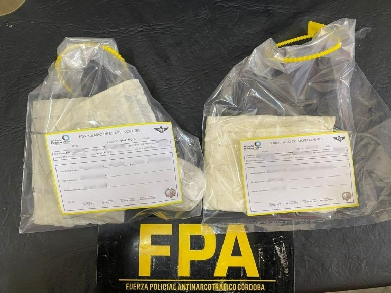 Dos mujeres detenidas por intentar pasar 2230 dosis de estupefacientes a la cárcel de Cruz Del Eje | Córdoba