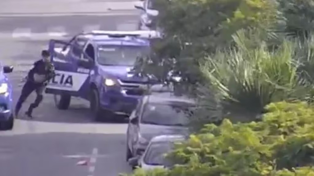 Video: casi una tragedia, dos policías salvaron a una nena de 3 años | Córdoba