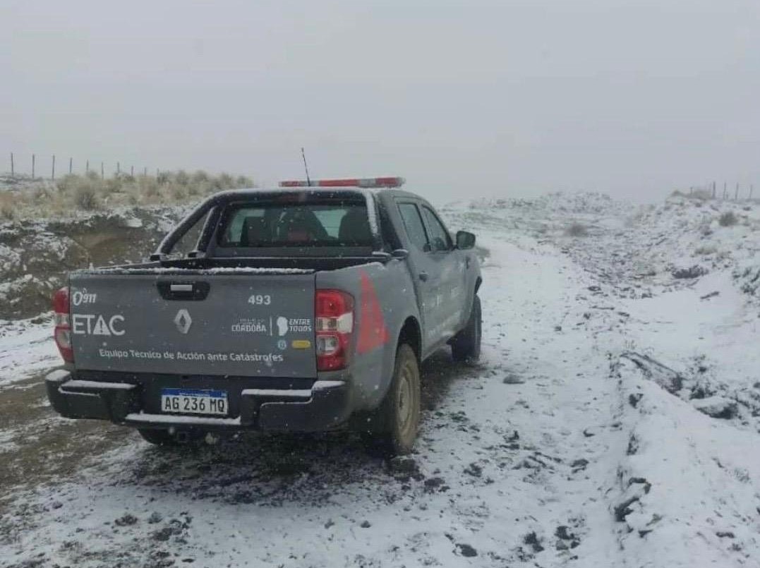 Altas Cumbres: camino cerrado por nieve y hielo en la calzada | Córdoba