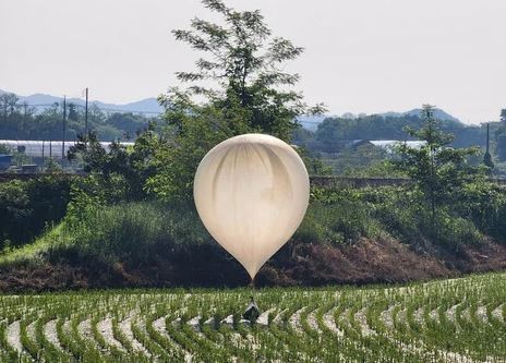 Corea del Sur denuncia que Corea del Norte envía globos con excremento a la frontera | Internacionales
