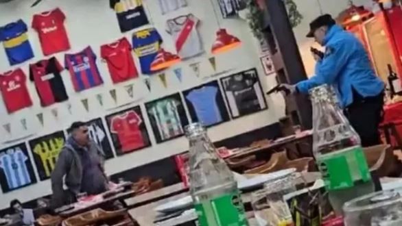 Liberaron al policía que mató a un hombre que intentó acuchillarlo en un bodegón de Balvanera | Actualidad