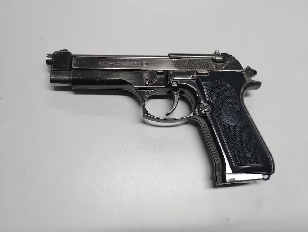 Menores detenidos: llevaron armas de fuego réplicas al colegio y fueron descubiertos | Córdoba