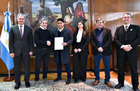 “No vino a pedir plata”: Santa Cruz canceló una deuda y Caputo lo celebró | Política y economía