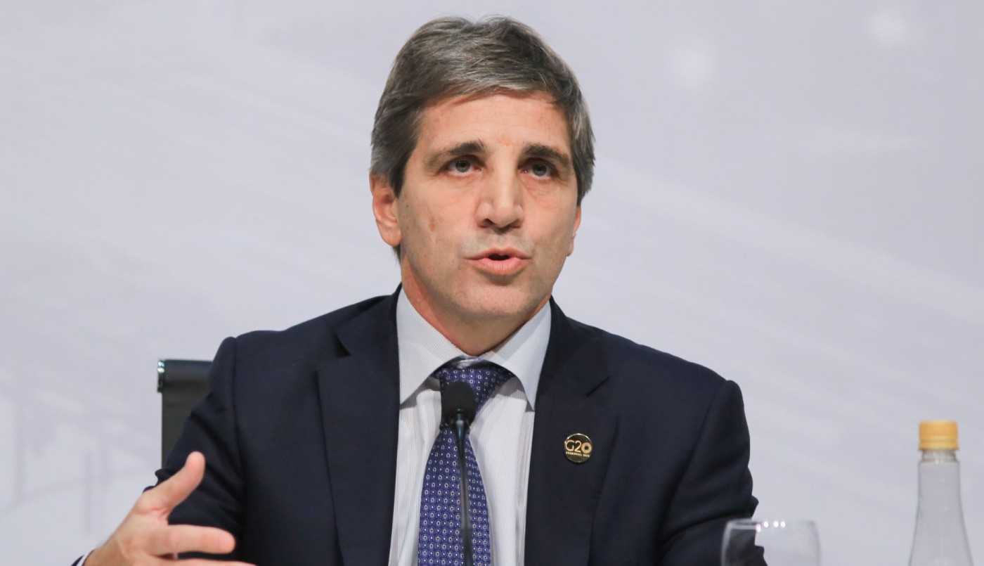 Caputo debió salir a negar de plano una devaluación y ratificó el "crawling peg" | Política y economía