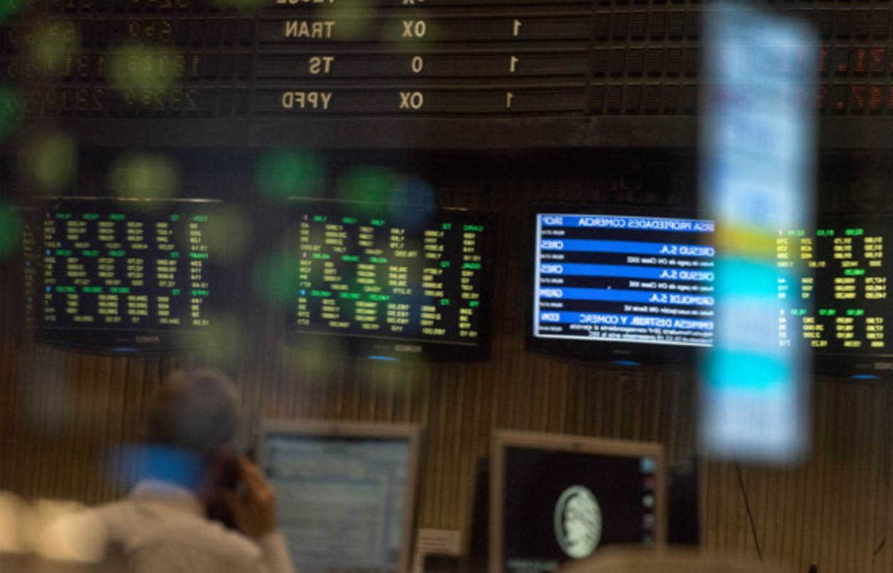 Suben las acciones y los bonos tras la sanción de la Ley Bases en el Senado | Actualidad