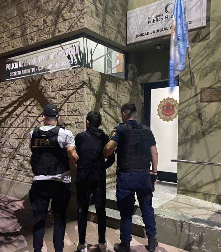 Fue detenido en la Terminal de Arroyito: llevaba 448 dosis de cocaína | Córdoba