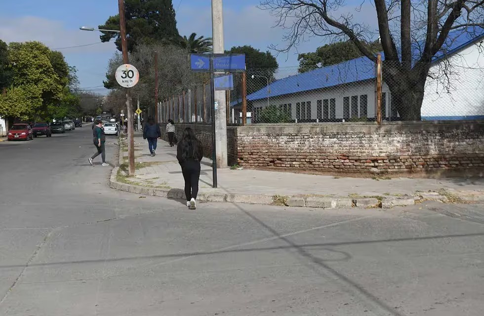 Proponen bajar la velocidad a 20 km por hora en las calles que rodean a plazas, escuelas y clubes | Córdoba