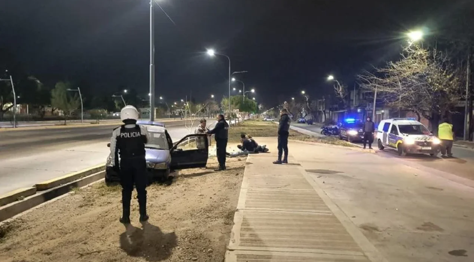 Salieron alcoholizados de un boliche, chocaron contra un poste y culparon a un perro | Actualidad