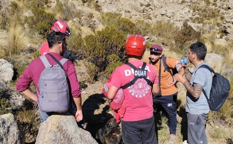 Rescataron a tres hombres que se perdieron cuando hacían trekking en las Altas Cumbres | Córdoba