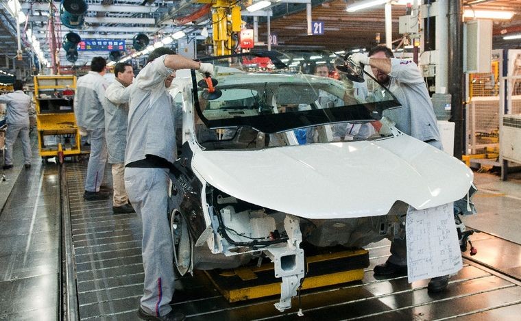 Suspensiones en las automotrices de Córdoba debido a la caída en las ventas | Córdoba