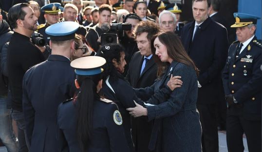 Milei participó en el homenaje a los policías caídos junto a Villarruel y Bullrich | Política y economía