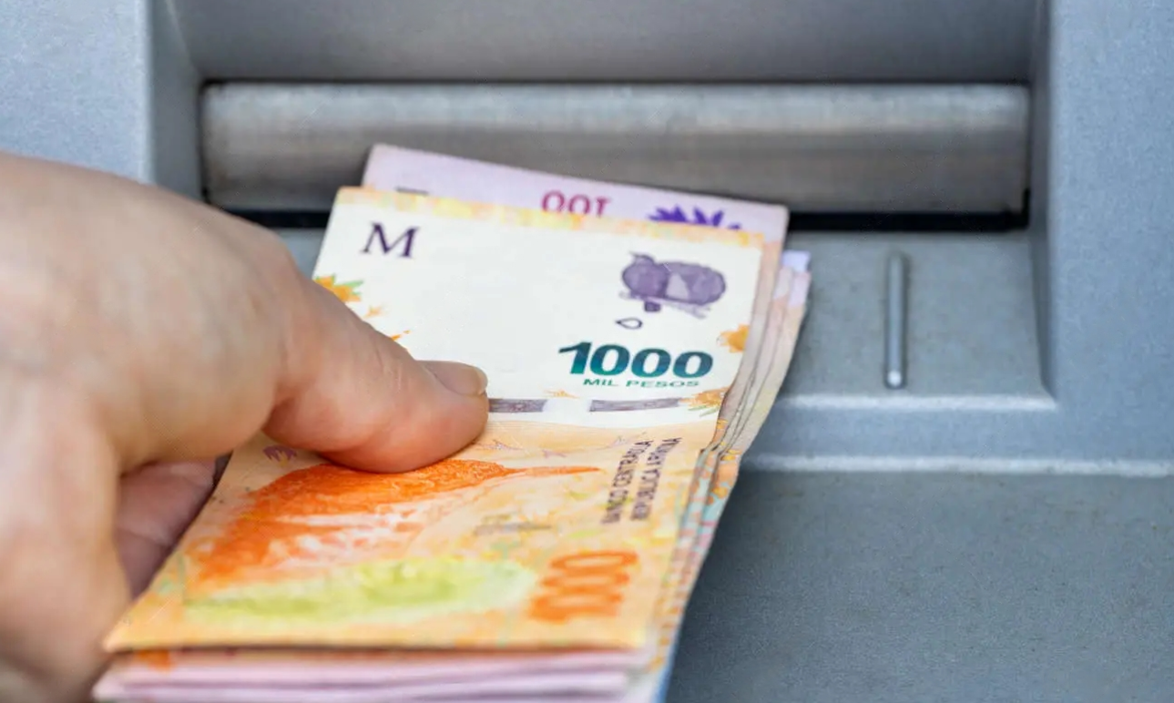 El Gobierno convocó al Consejo del Salario para subir el mínimo: el actual es de $ 234.315 | Política y economía