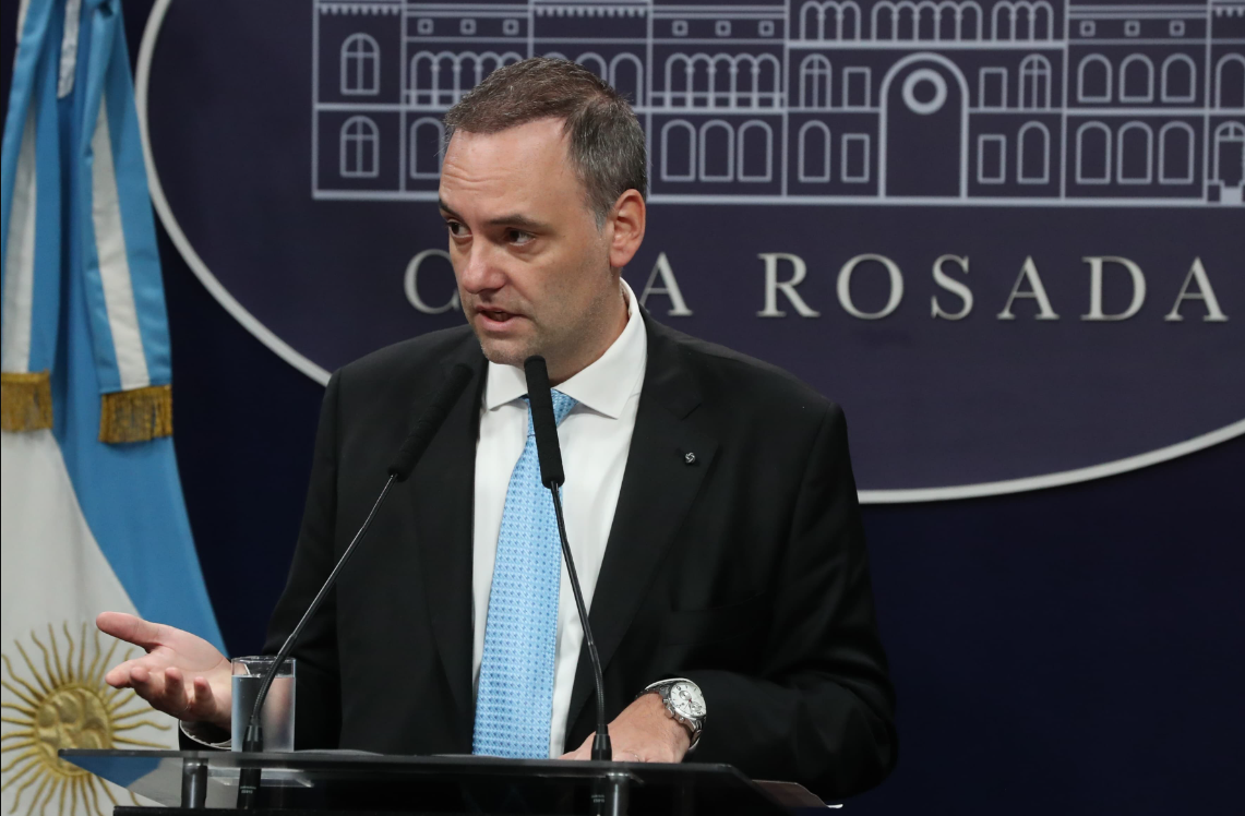 El Gobierno respondió a las críticas de Prat Gay y remarcó: "Al cepo lo estamos velando" | Política y economía