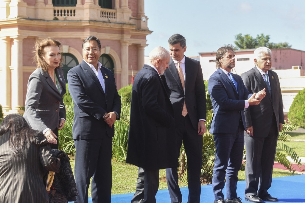 Fuerte reclamo de Lacalle Pou a Milei en la cumbre del Mercosur: "Acá deberíamos estar todos los presidentes" | Política y economía